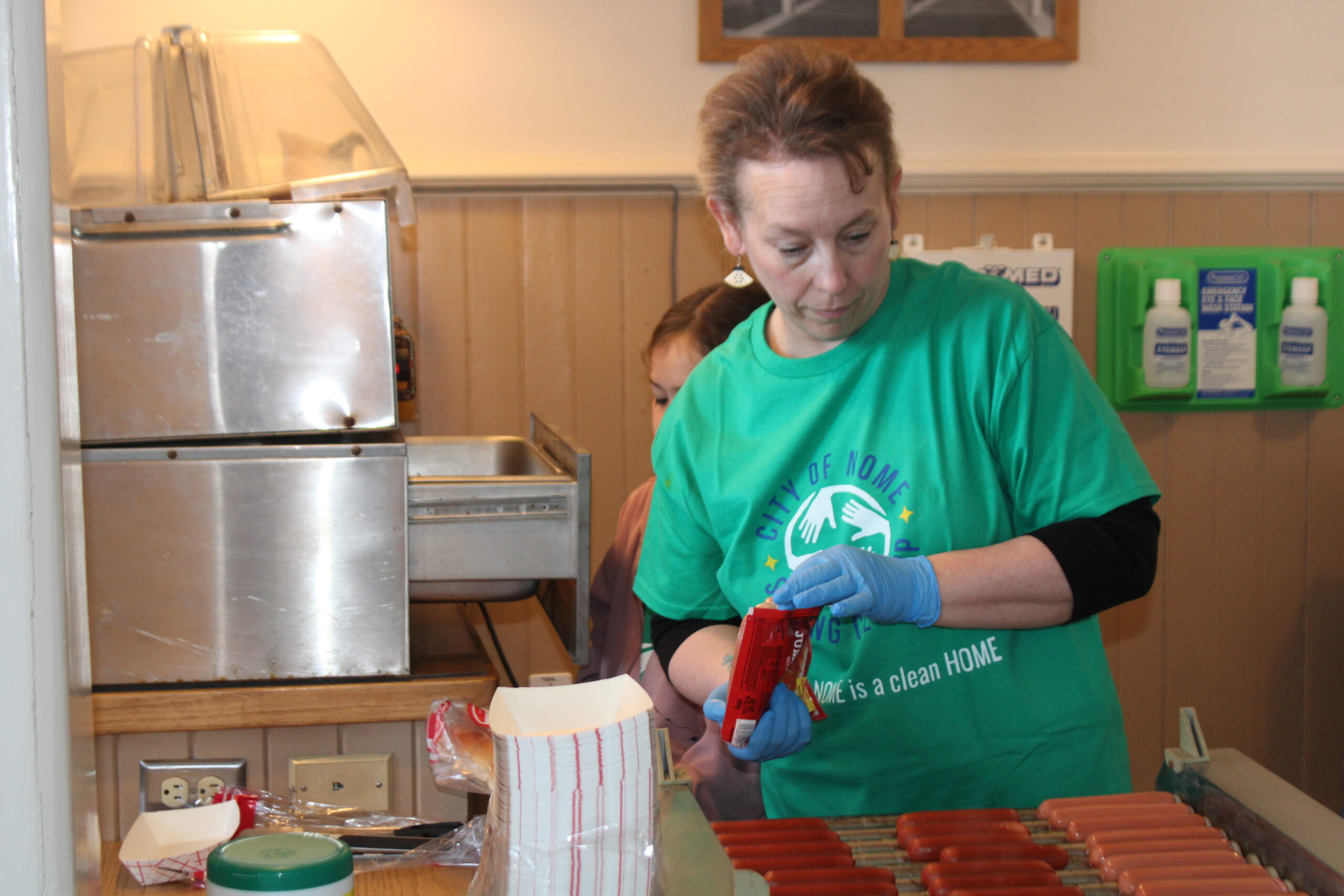 Volunteer Jennifer Reader helps cook hot dogs provided by AC and Hanson's. Sarah Swartz photo.
