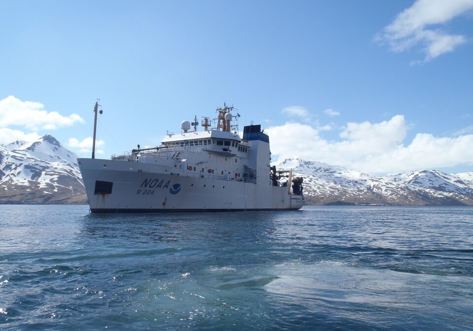 NOAA ship Oscar Dyson near Dutch Harbor, Alaska. Photo courtesy of  NOAA. 